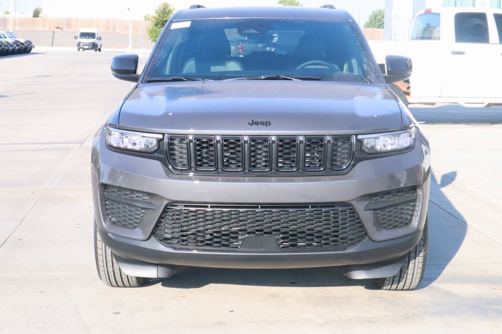 New 2025 Jeep Grand Cherokee Altitude image 9
