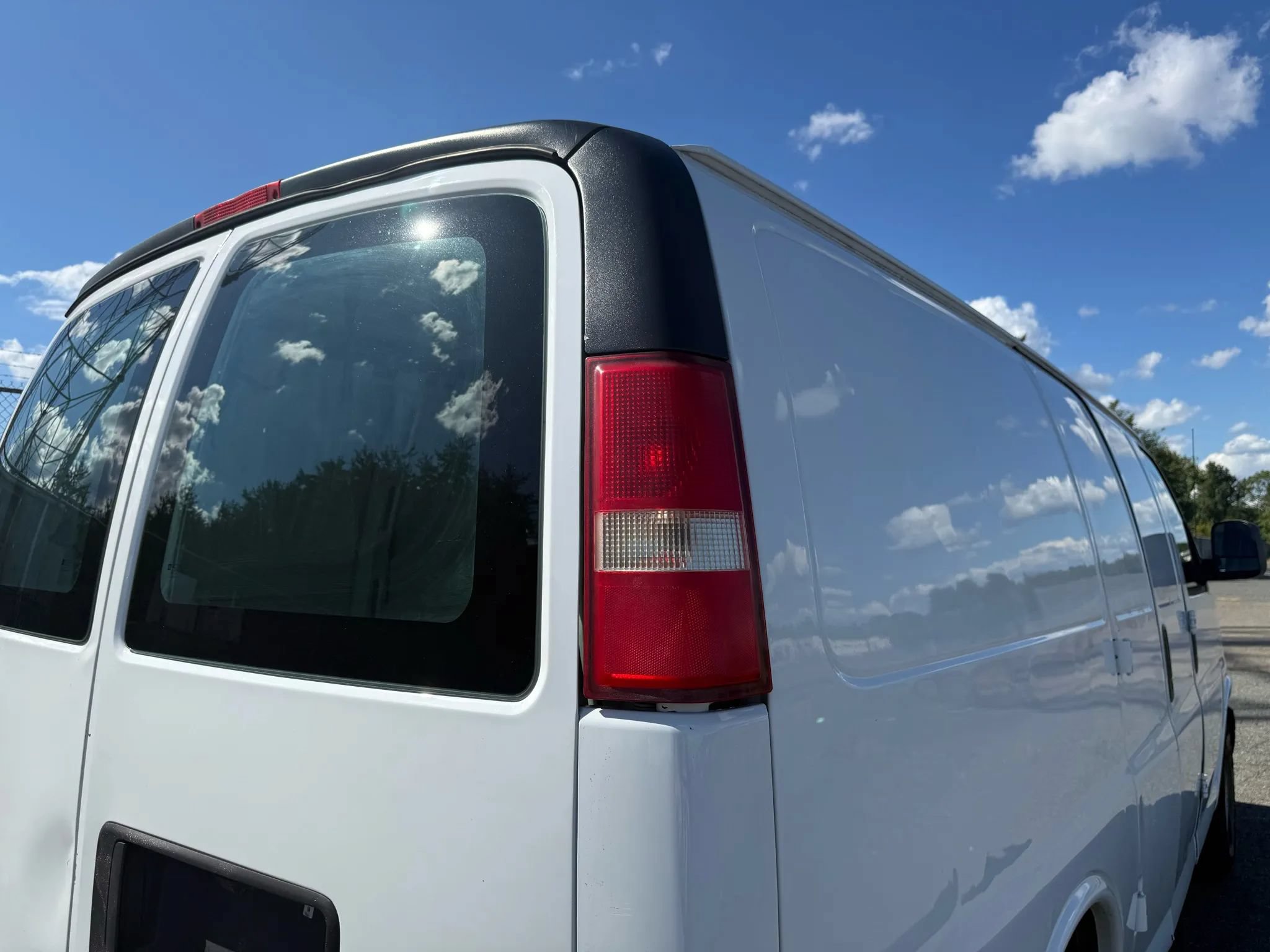 Used 2016 Chevrolet Express 2500 RWD image 69