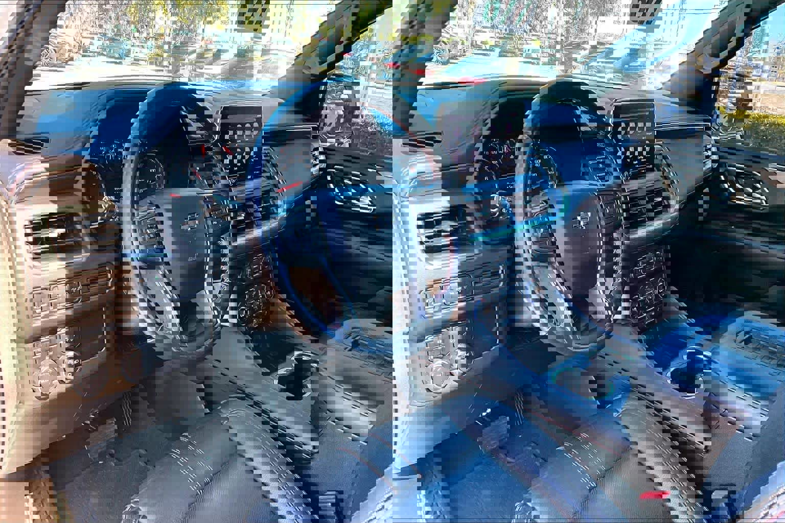 Used 2021 Chevrolet Suburban RST w/ Luxury Package image 18