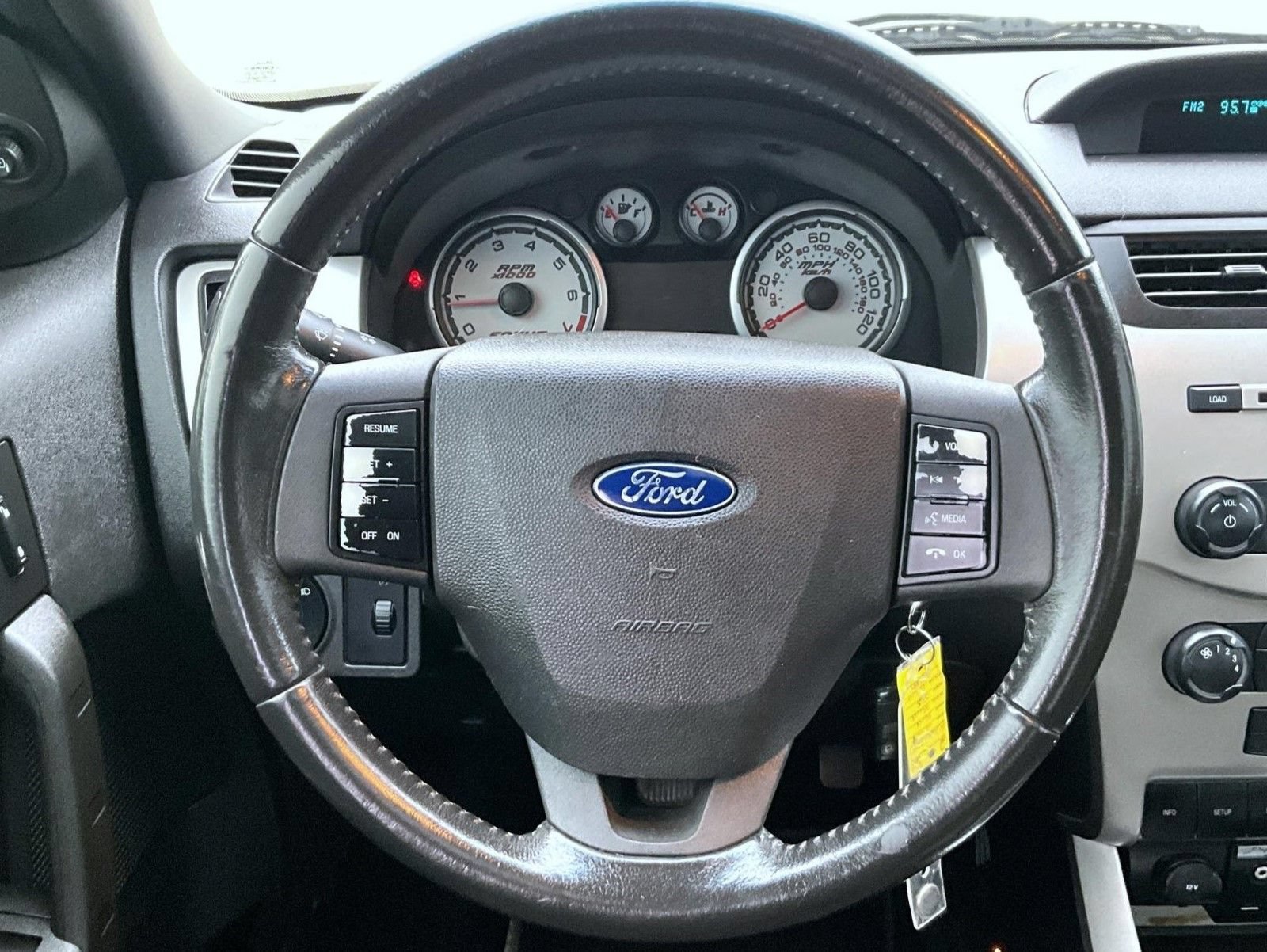 Used 2009 Ford Focus SES FWD image 12