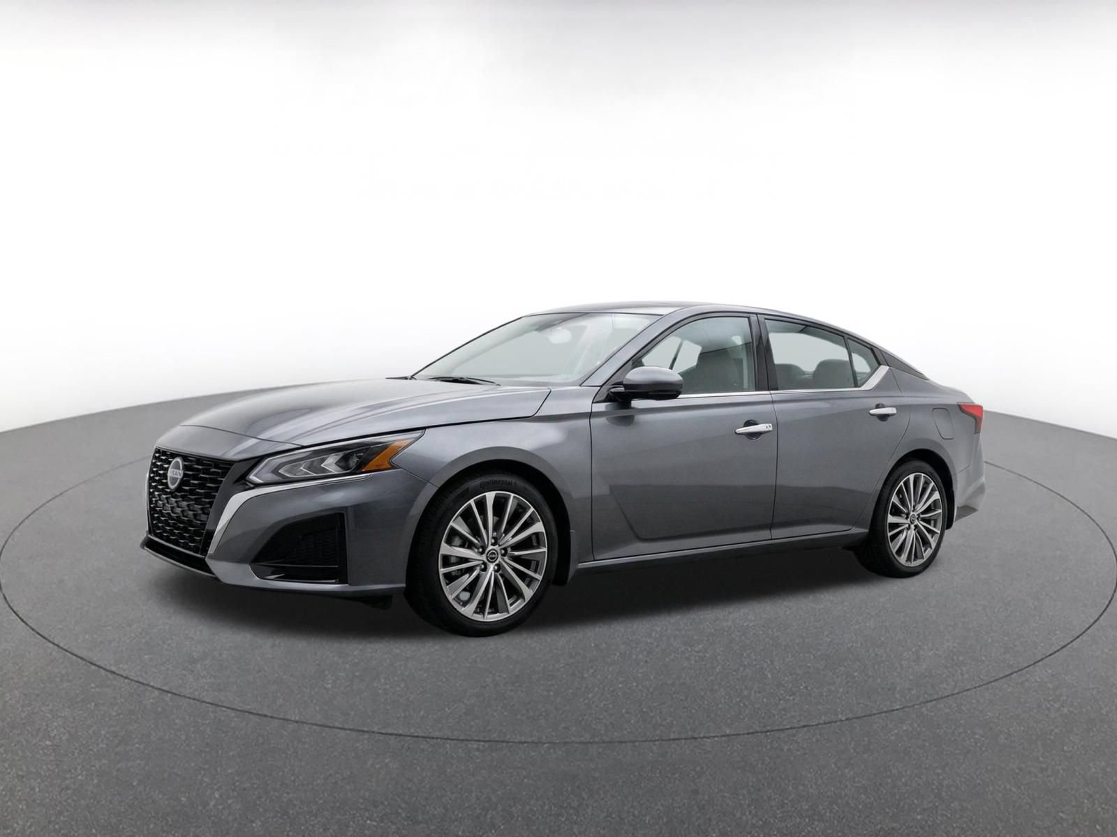 Used 2025 Nissan Altima 2.5 SV FWD image 3