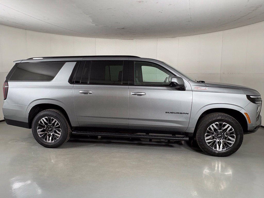 Used 2025 Chevrolet Suburban Z71 AWD/4WD image 11