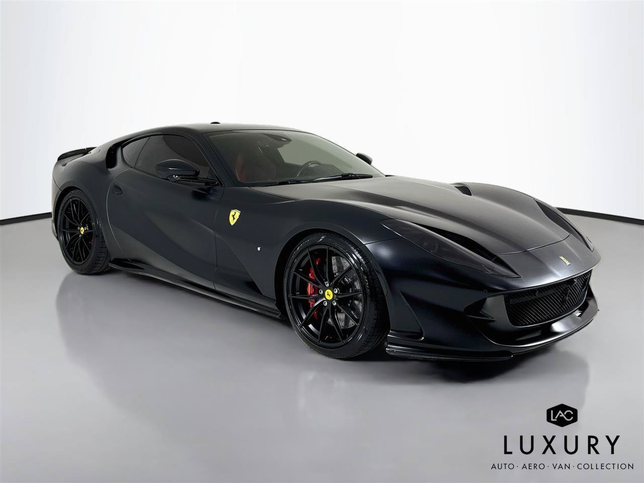 Used 2020 Ferrari 812 Superfast RWD image 3
