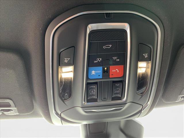 New 2025 Jeep Grand Cherokee Altitude image 17