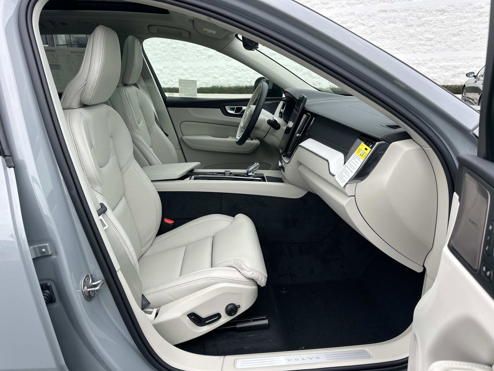New 2026 Volvo XC60 T8 Ultra w/ Protection Package Premier AWD/4WD image 20