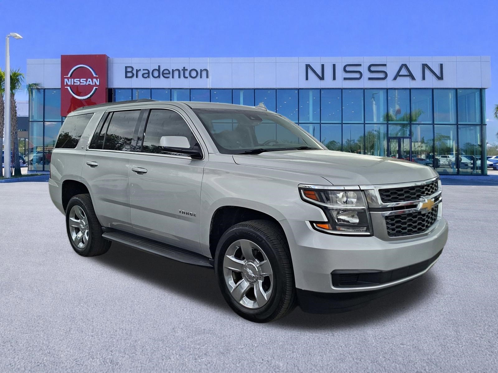 Used 2017 Chevrolet Tahoe LT image 3