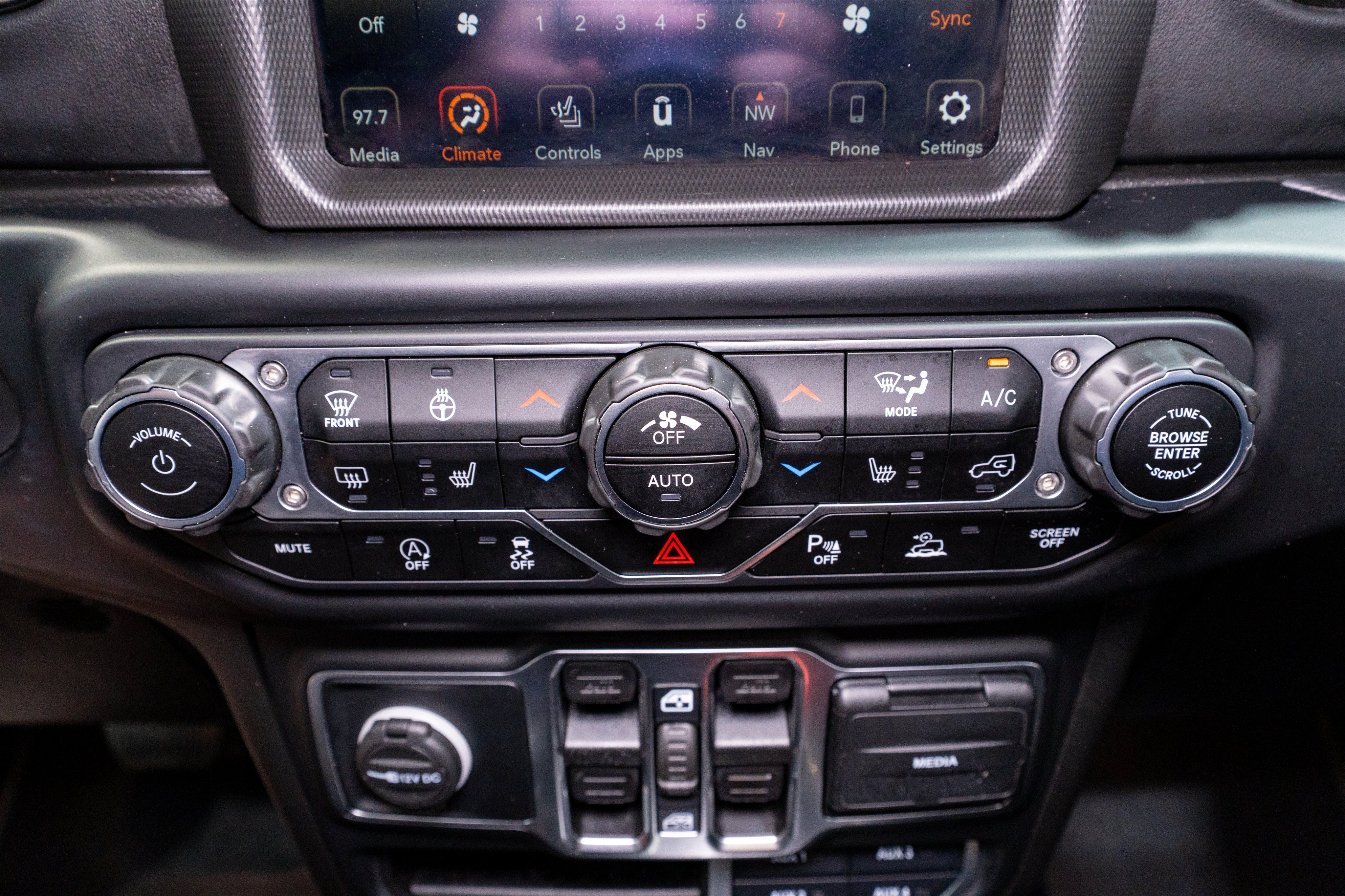 Used 2021 Jeep Wrangler Unlimited Sahara AWD/4WD image 20