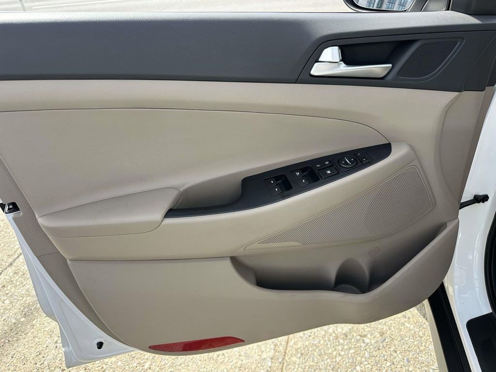 Certified 2021 Hyundai Tucson SEL w/ Cargo Package AWD/4WD image 17