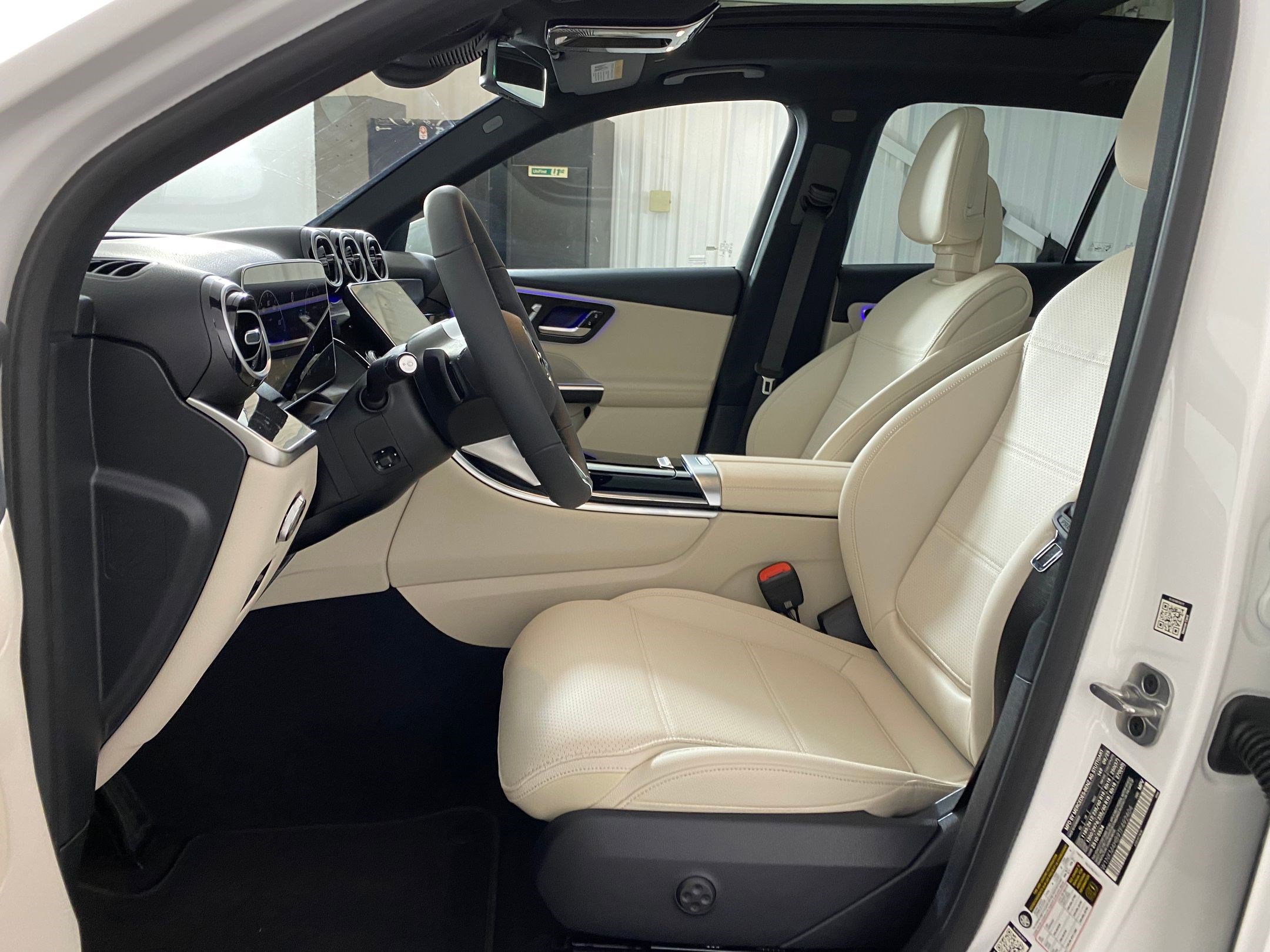 Used 2026 Mercedes-Benz GLC 300 4MATIC image 4