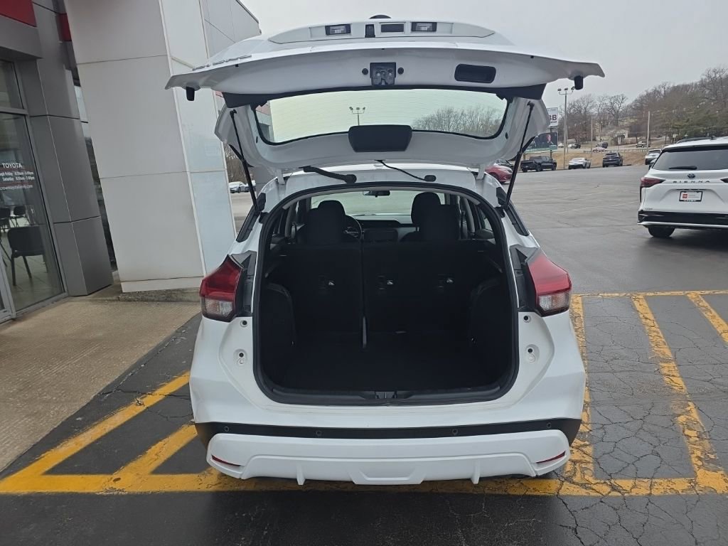 Used 2022 Nissan Kicks S image 5