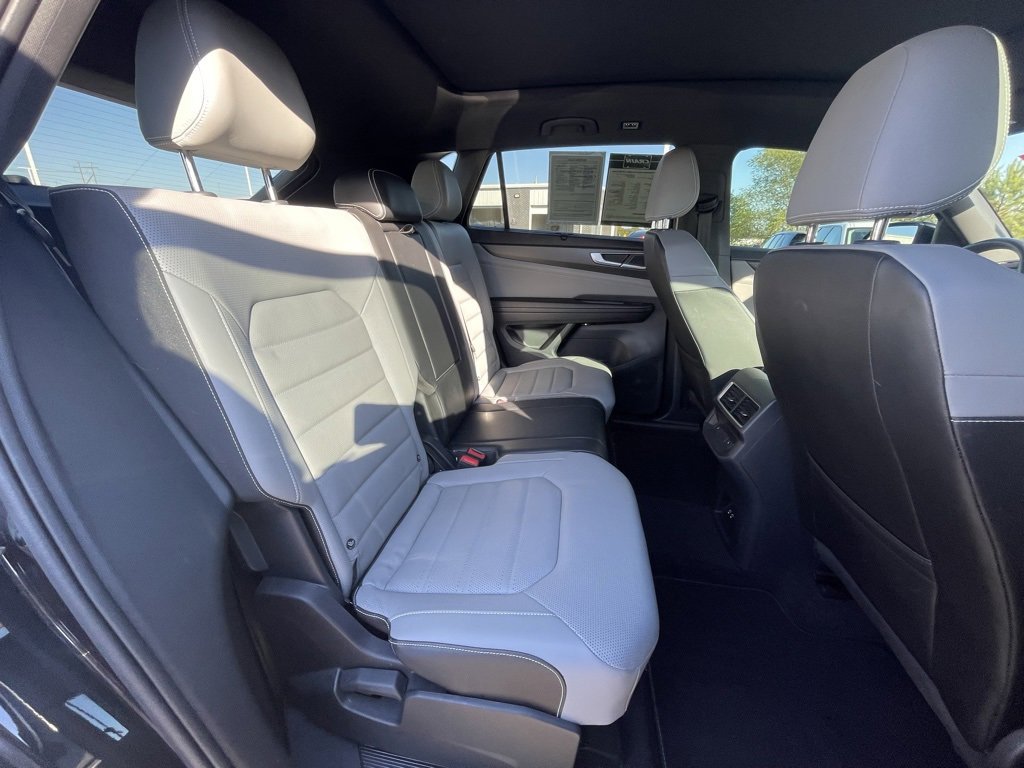Used 2024 Volkswagen Atlas Cross Sport SEL R-Line image 30
