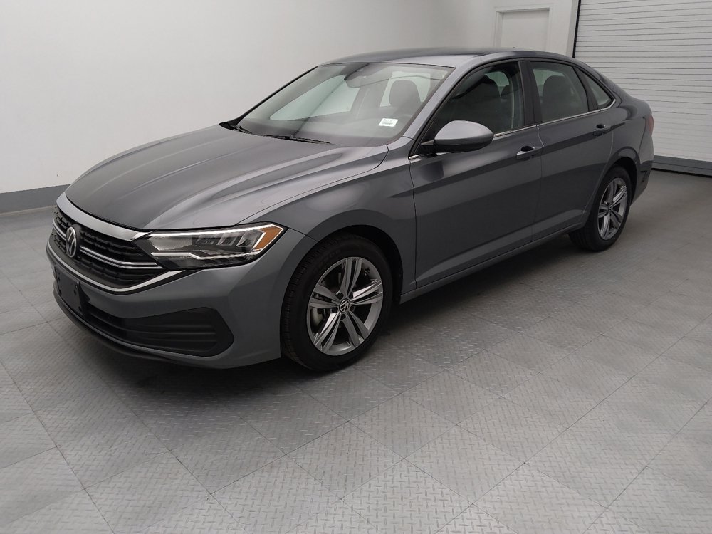 Used 2024 Volkswagen Jetta SE FWD image 2