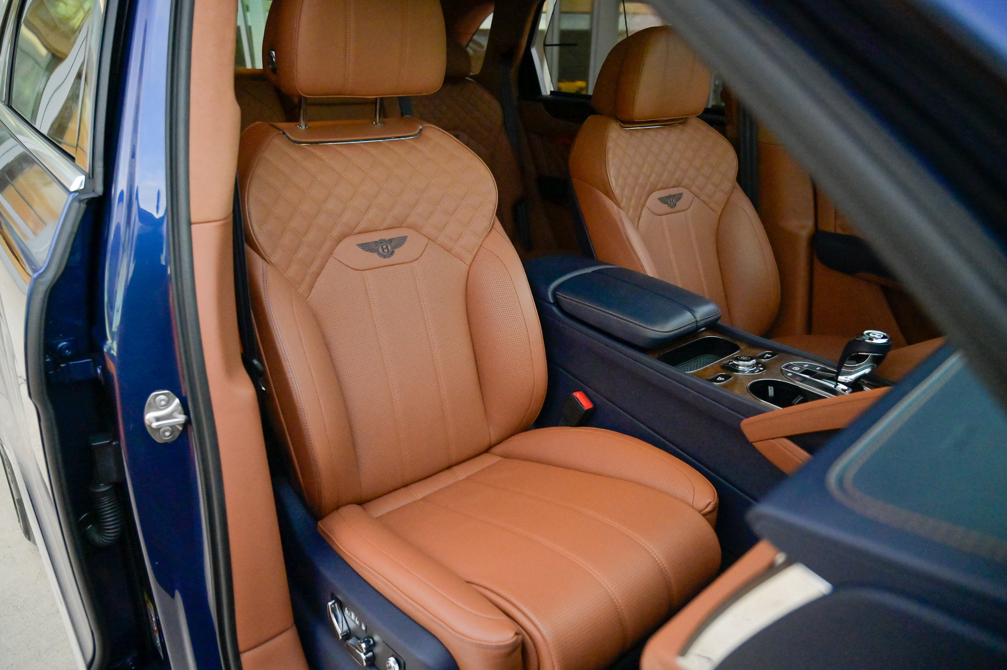 Used 2023 Bentley Bentayga image 59