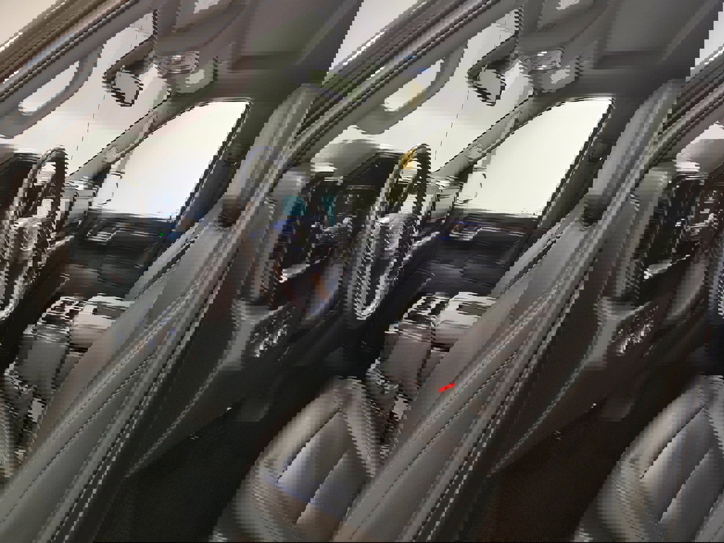 Used 2025 GMC Sierra 1500 SLT image 9