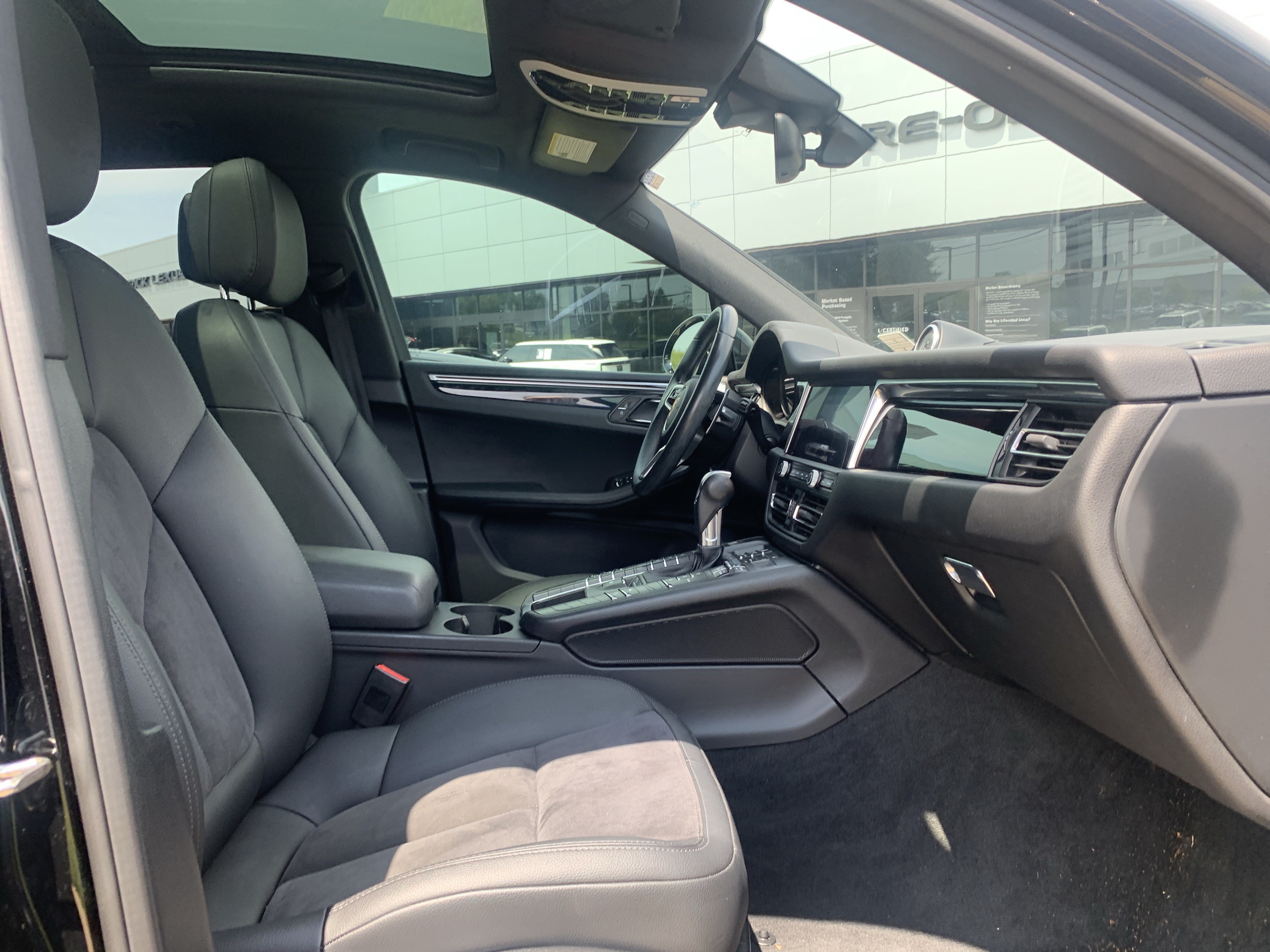 Used 2019 Porsche Macan AWD/4WD image 36
