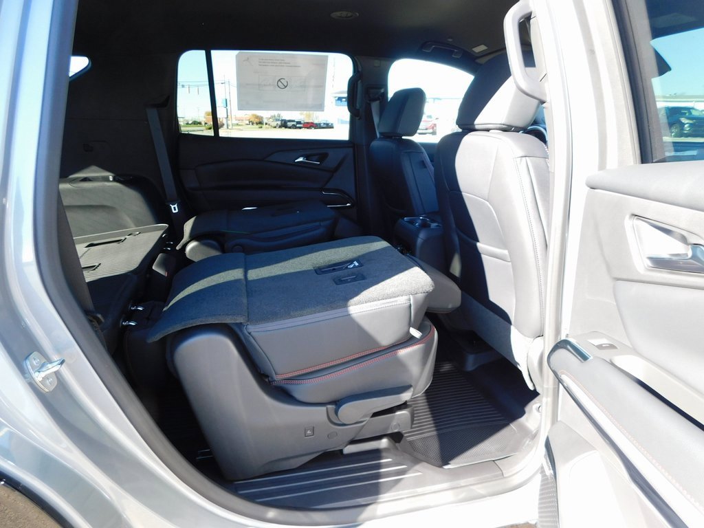 New 2026 Chevrolet Traverse RS w/ LPO, Floor Liner Package image 29