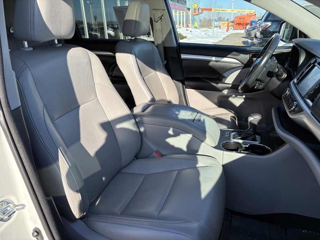Used 2017 Toyota Highlander XLE image 14