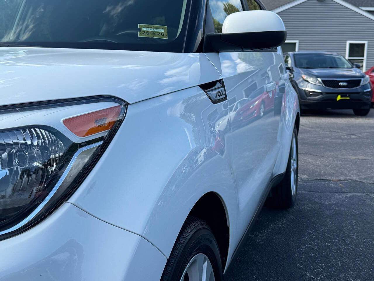 Used 2016 Kia Soul + image 15