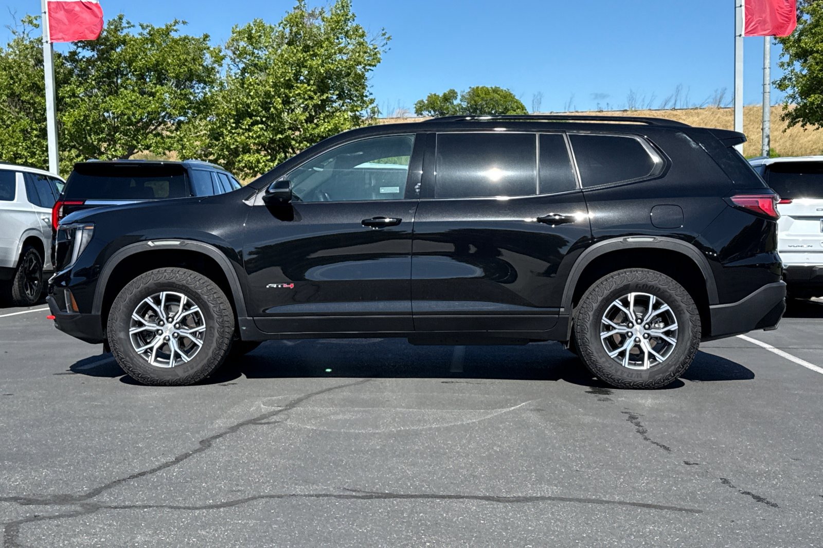 Used 2026 GMC Acadia AT4 AWD/4WD image 8