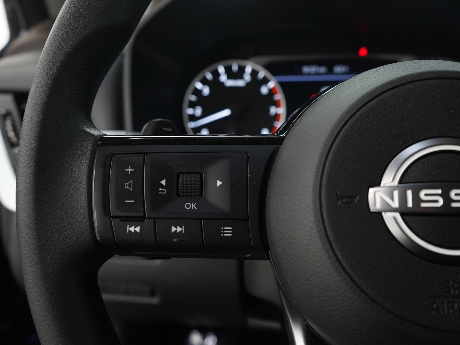 Used 2022 Nissan Rogue SV image 24