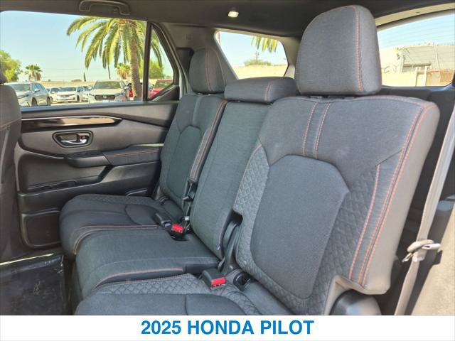 Certified 2025 Honda Pilot Sport image 22
