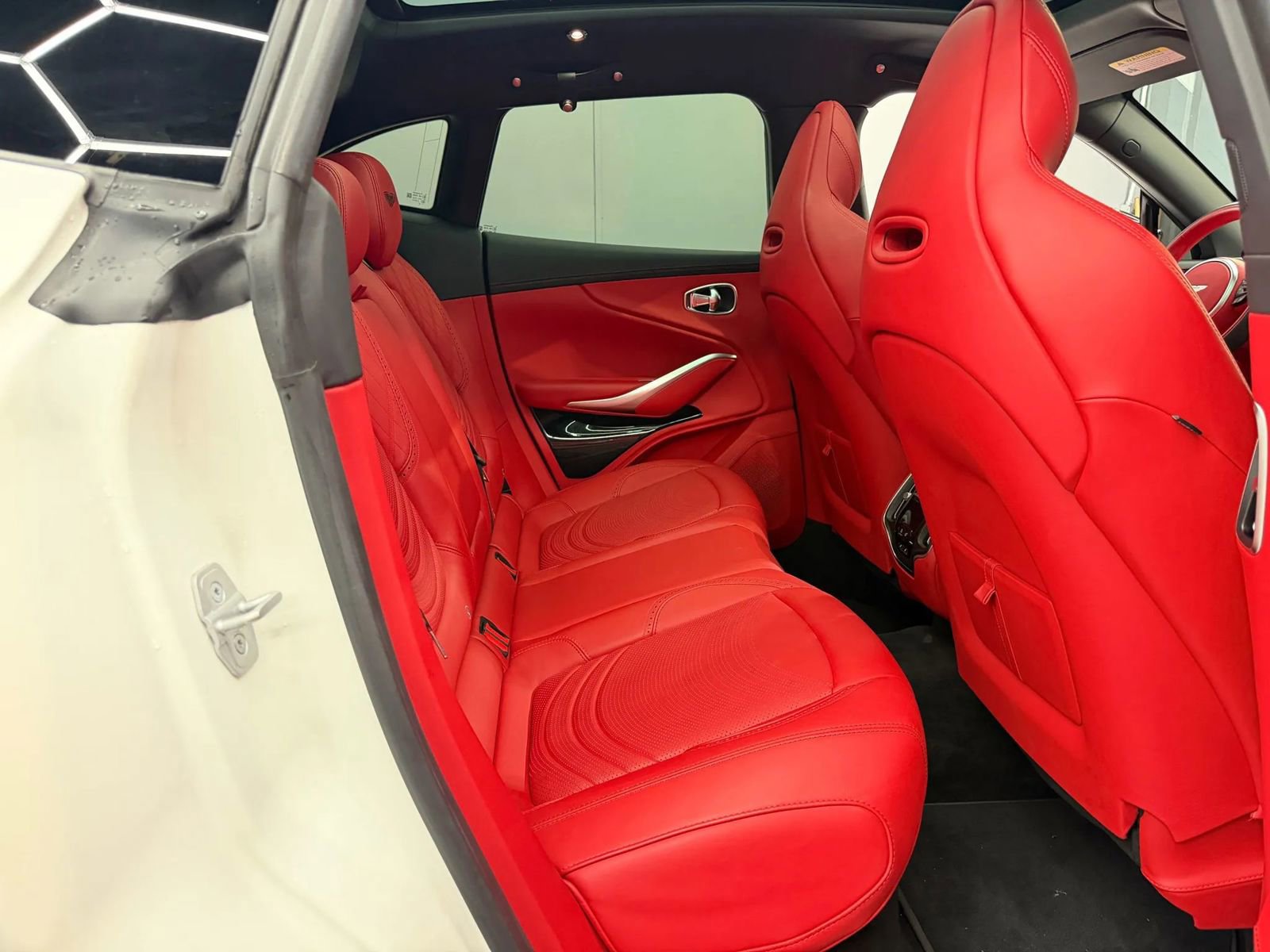 Used 2023 Aston Martin DBX image 11