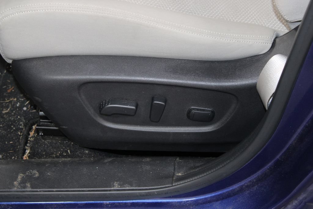 Used 2020 Nissan Rogue Sport SV FWD image 14