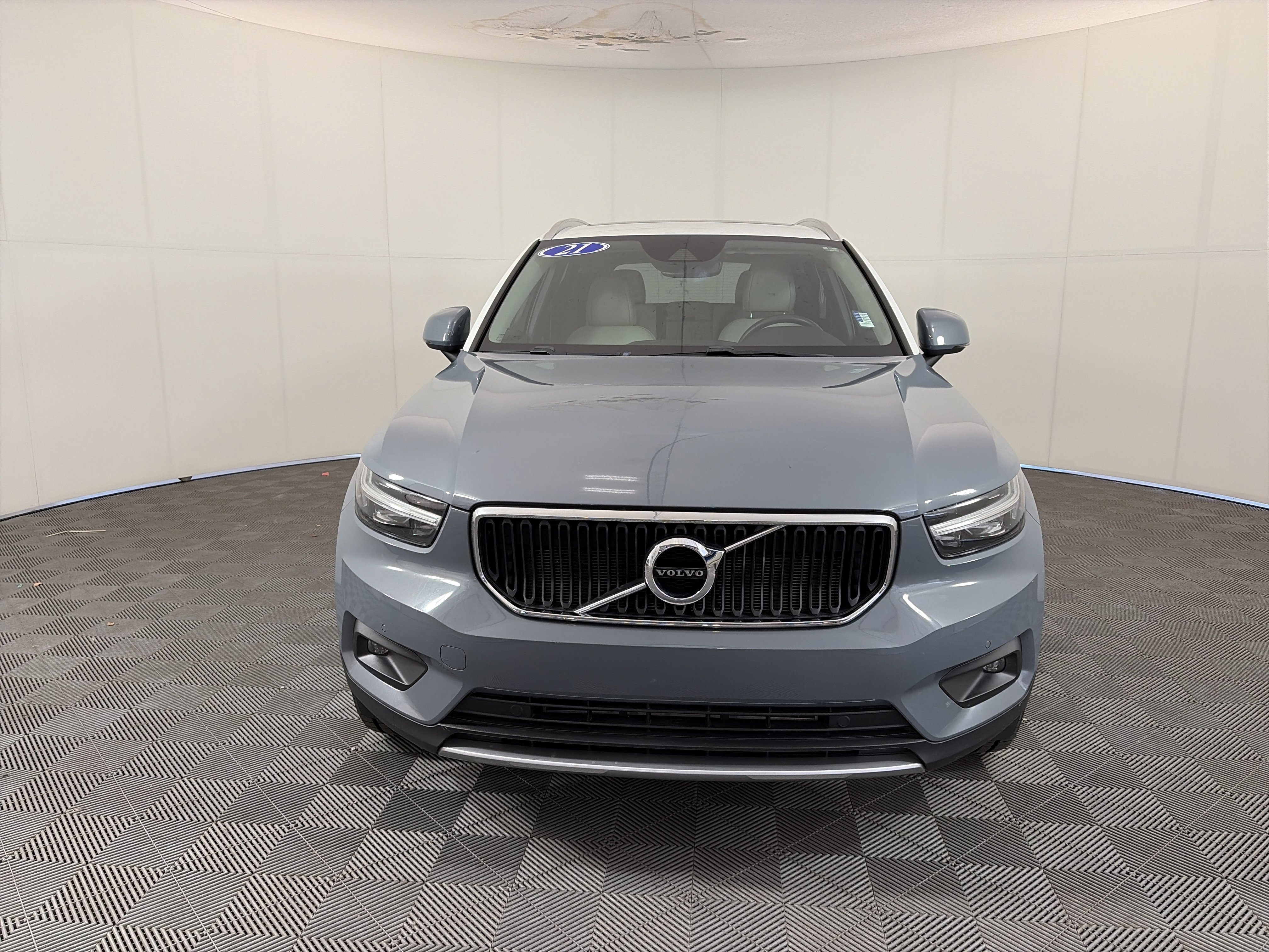 Used 2021 Volvo XC40 T5 Momentum w/ Premium Package AWD/4WD image 2