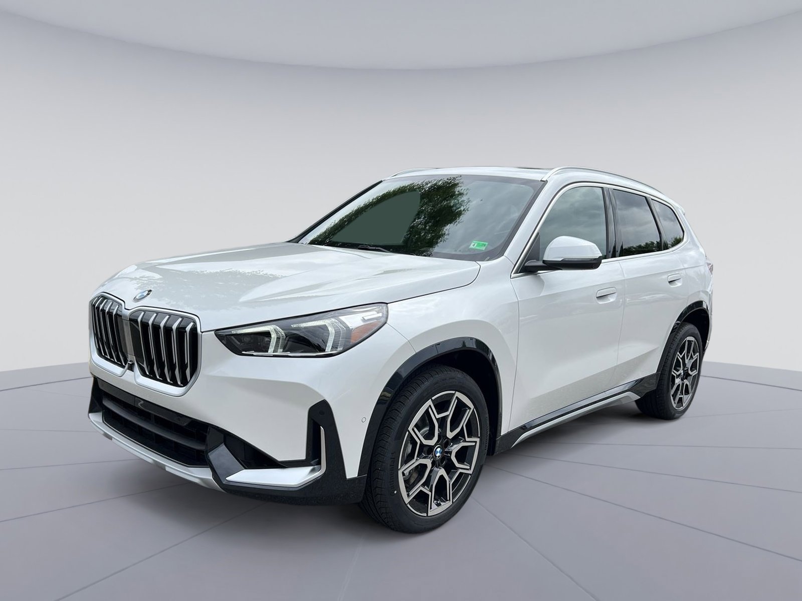 Certified 2025 BMW X1 xDrive28i w/ Technology Package image 1