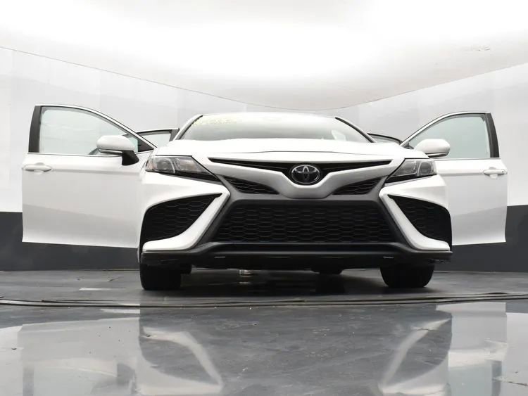 Used 2023 Toyota Camry SE image 11