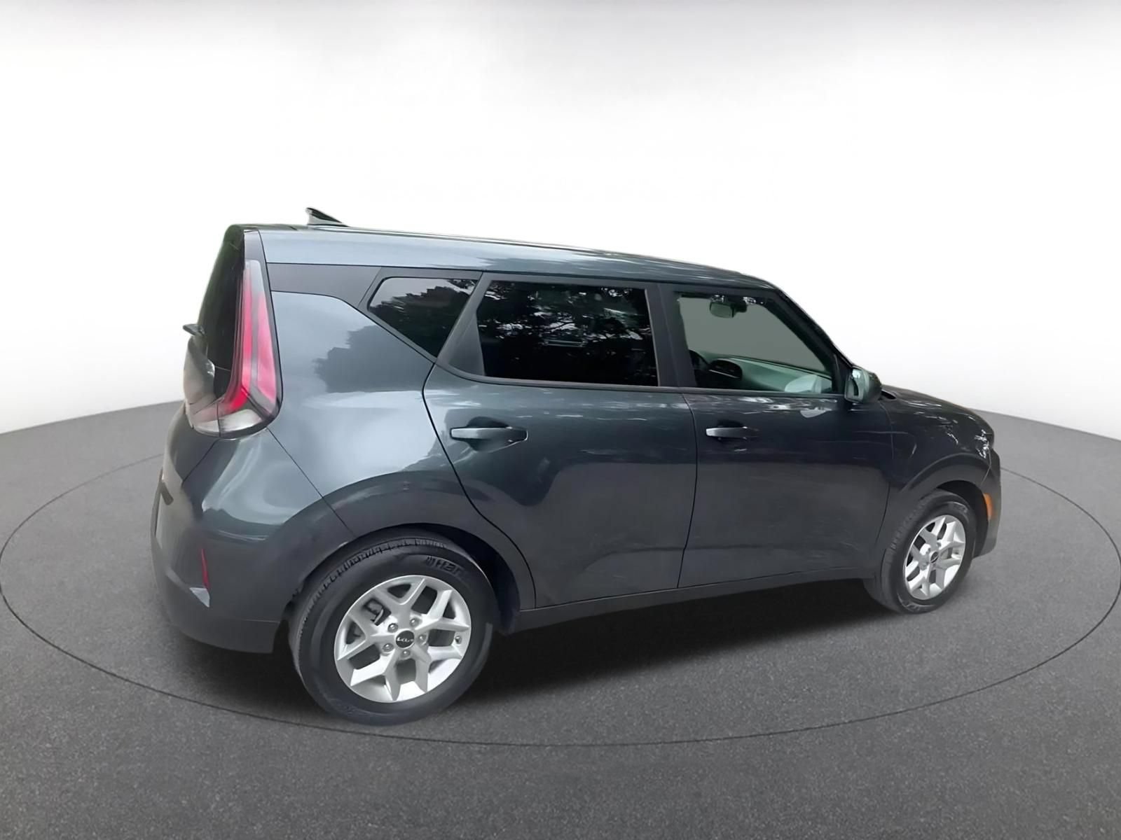 Used 2025 Kia Soul LX w/ LX Technology Package FWD image 14