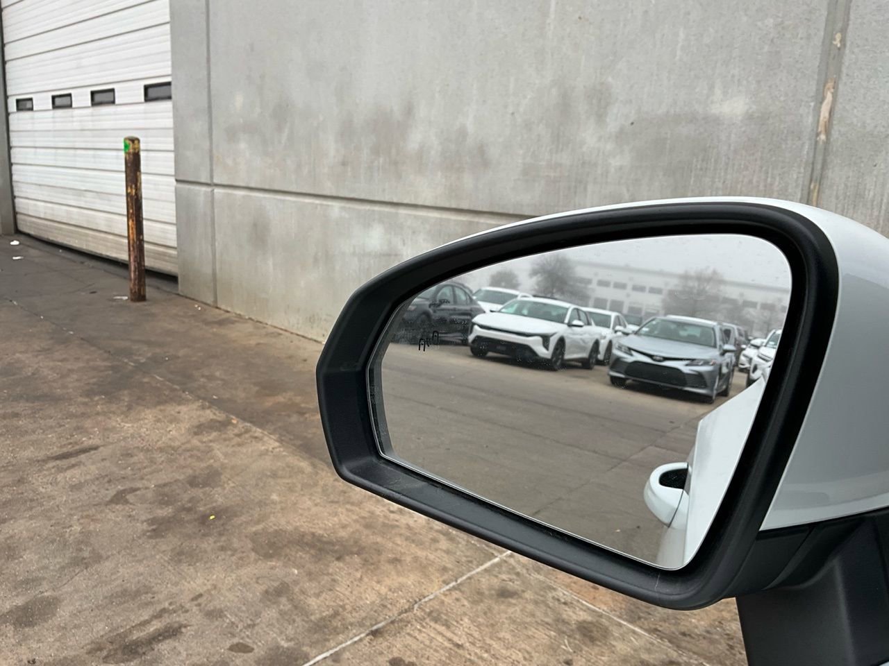 Used 2025 Volkswagen Taos SE image 19