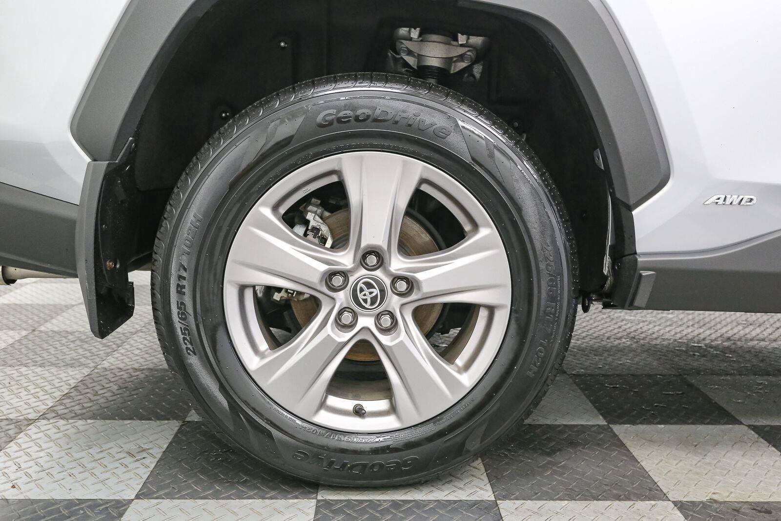 Used 2025 Toyota RAV4 LE AWD/4WD image 18