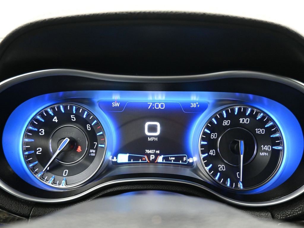 Used 2018 Chrysler 300 Limited image 15