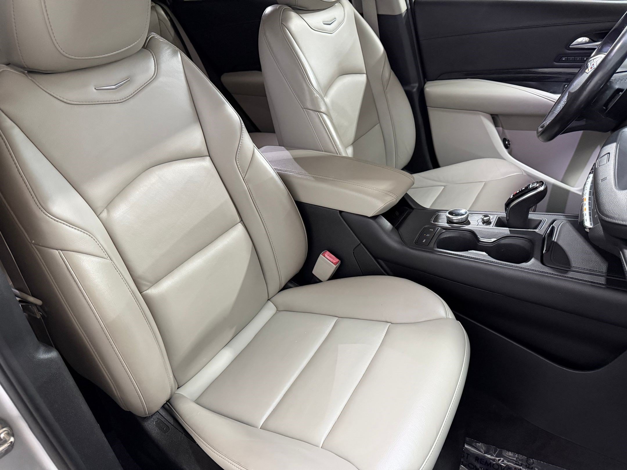 Used 2021 Cadillac XT4 Premium Luxury FWD image 29
