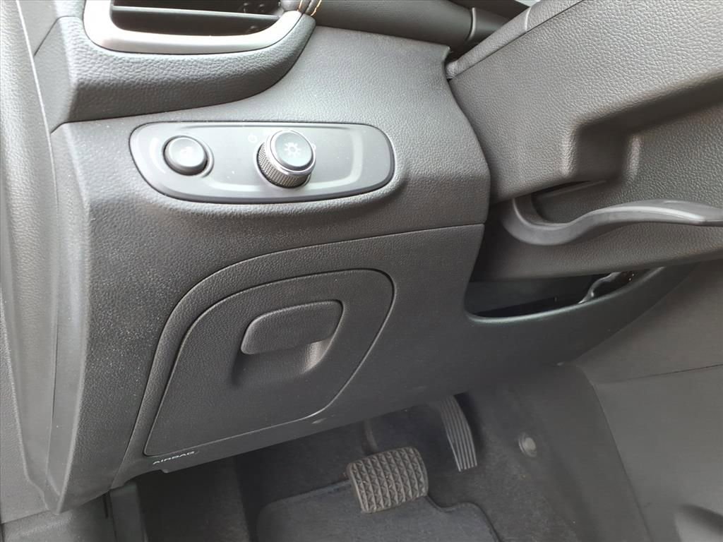 Used 2022 Chevrolet Trax LT w/ Sport Edition image 16