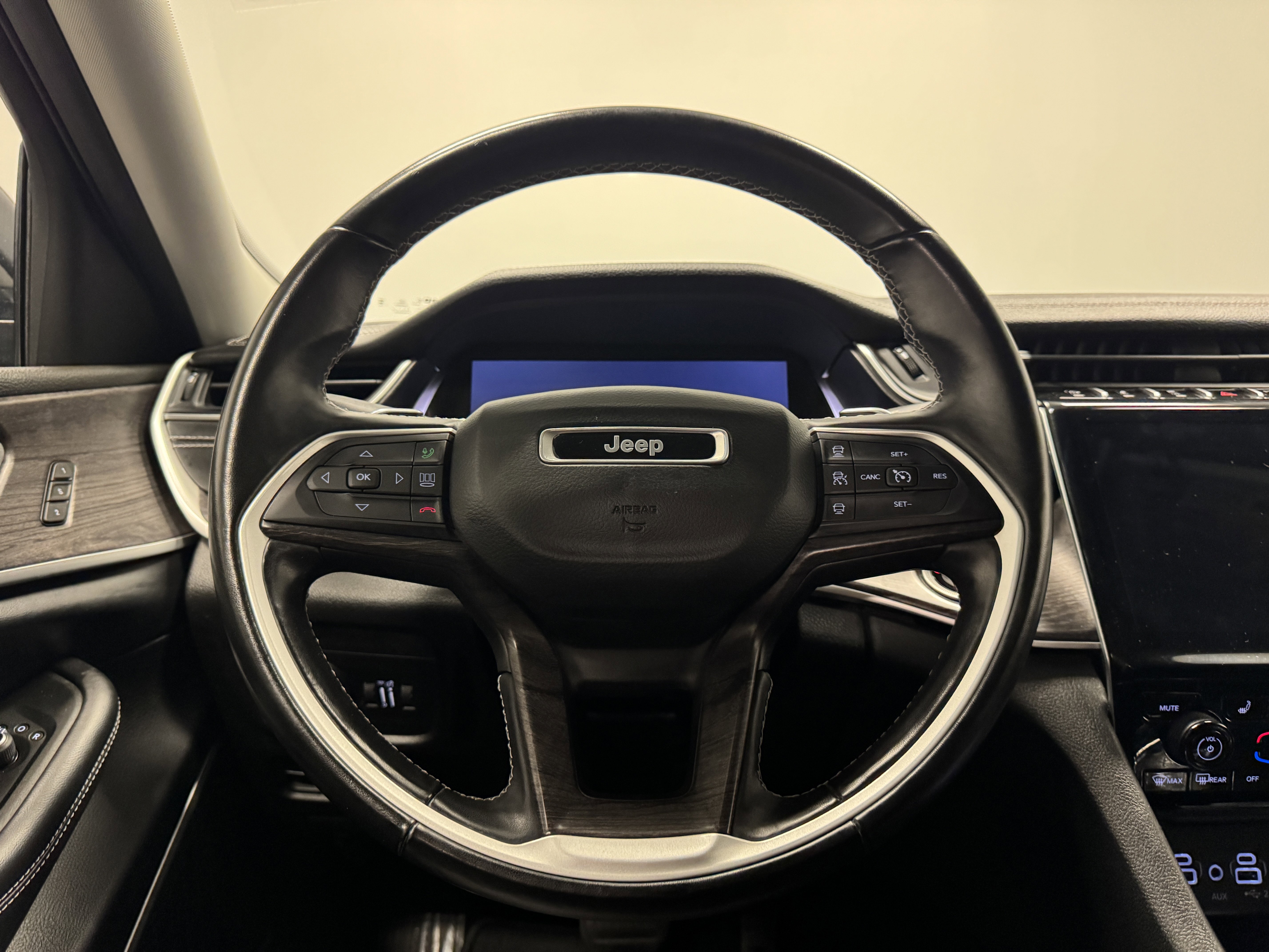 Used 2021 Jeep Grand Cherokee L Limited image 21