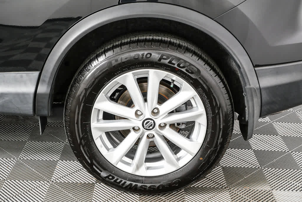 Used 2019 Nissan Rogue Sport SV w/ All-Weather Package FWD image 34