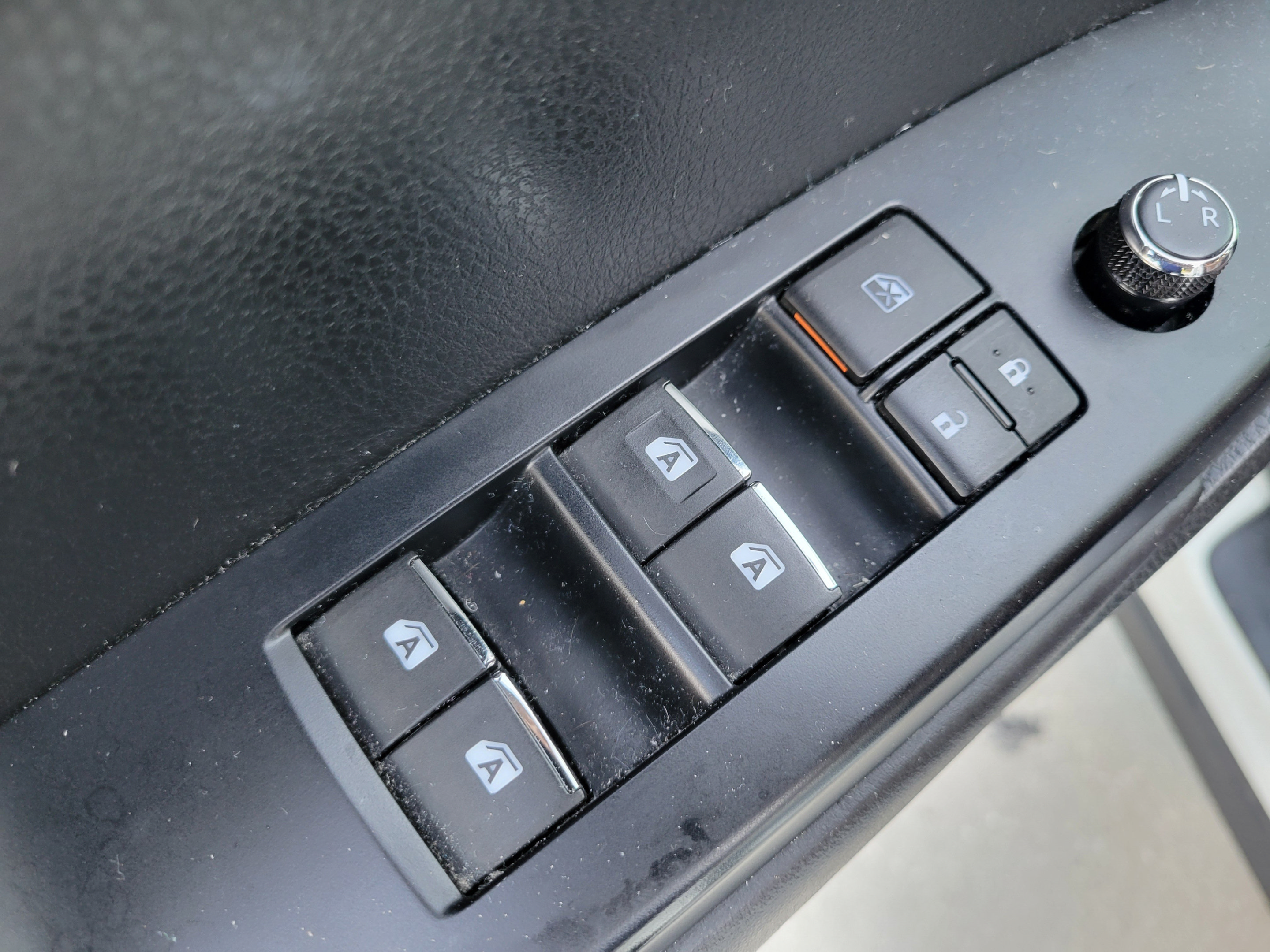 Used 2017 Toyota Highlander Limited FWD image 13