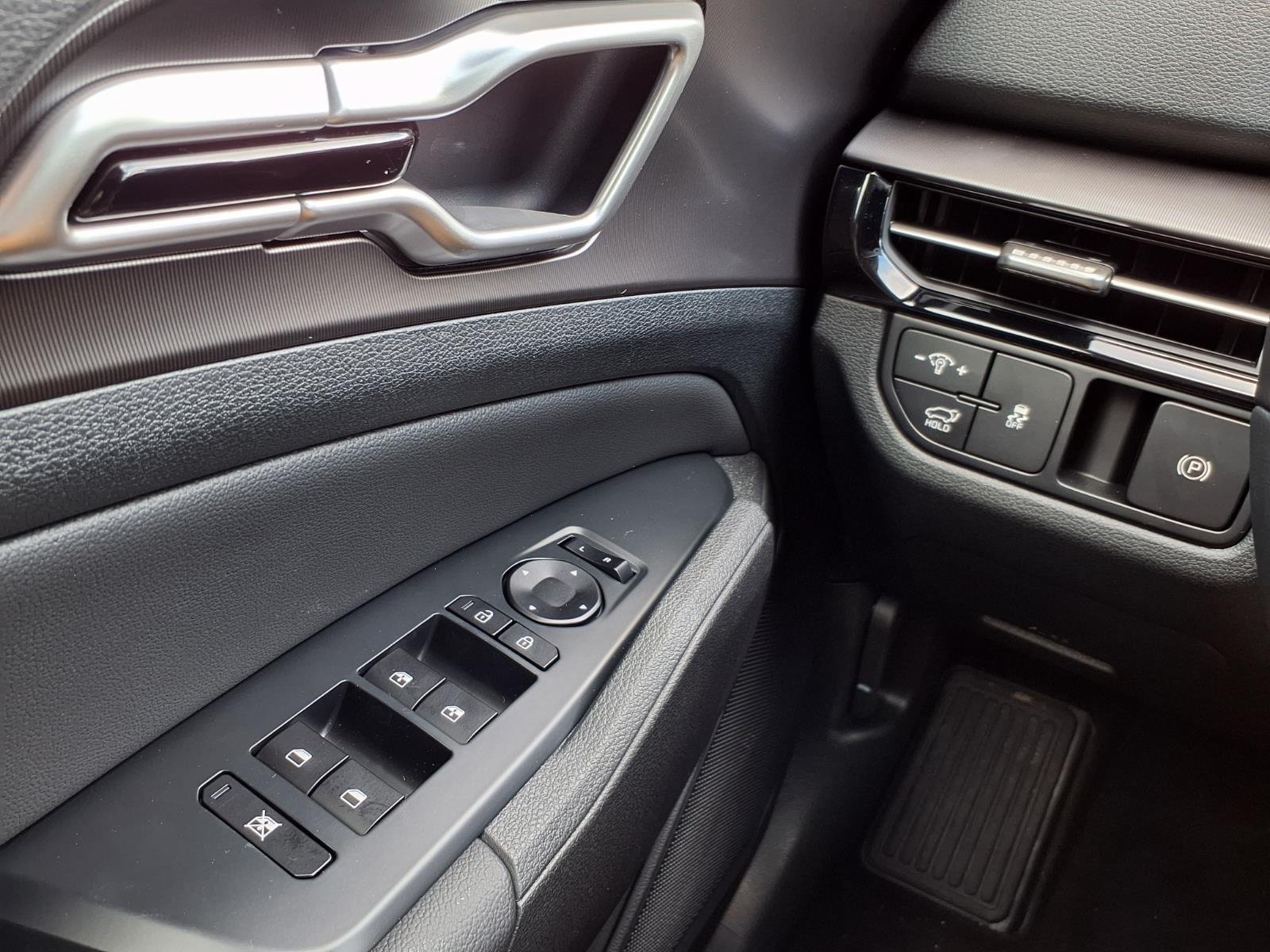 New 2026 Kia Sportage EX w/ EX Panorama Roof Package FWD image 11