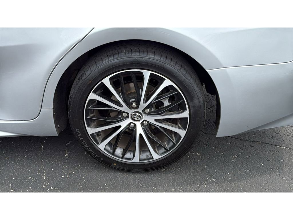 Used 2020 Toyota Camry SE FWD image 12