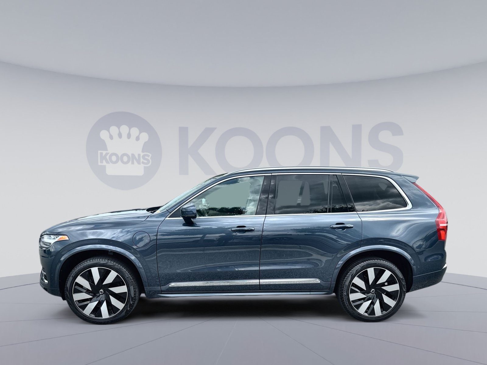 Used 2024 Volvo XC90 T8 Plus AWD/4WD image 2