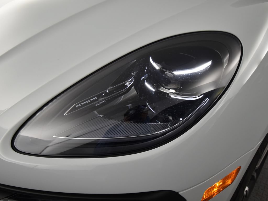 Used 2026 Porsche Macan AWD/4WD image 11