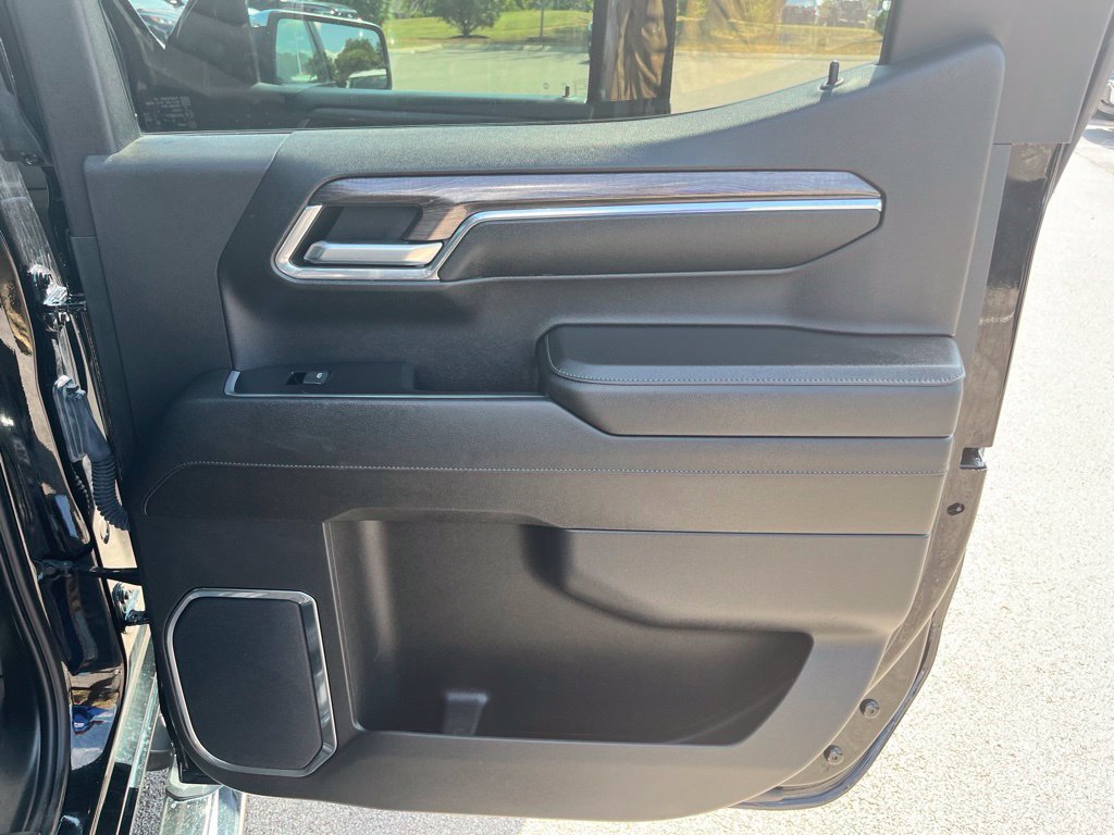 Used 2024 Chevrolet Silverado 1500 LTZ w/ LTZ Convenience Package II RWD image 11