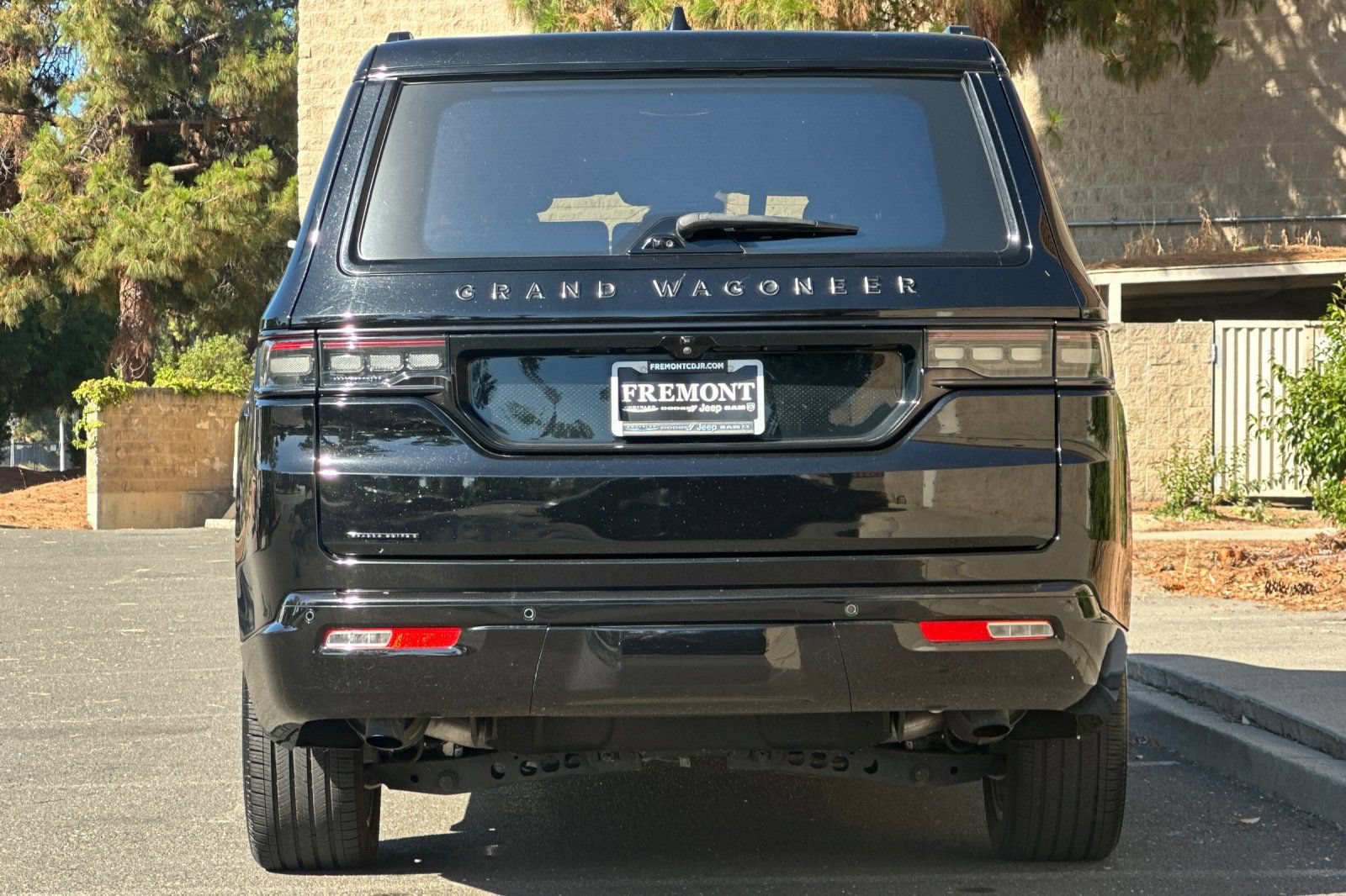 Used 2023 Jeep Grand Wagoneer Series III w/ Quick Order Packagew 28T AWD/4WD image 4