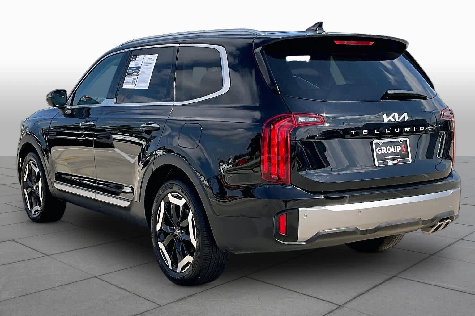Used 2025 Kia Telluride S FWD image 11