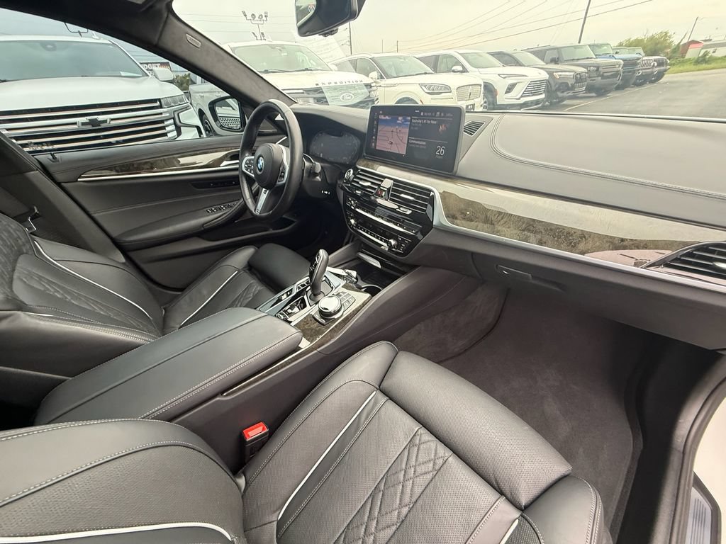 Used 2022 BMW M550i xDrive w/ Executive Package AWD/4WD image 25
