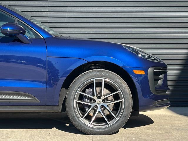 Used 2025 Porsche Macan AWD/4WD image 11
