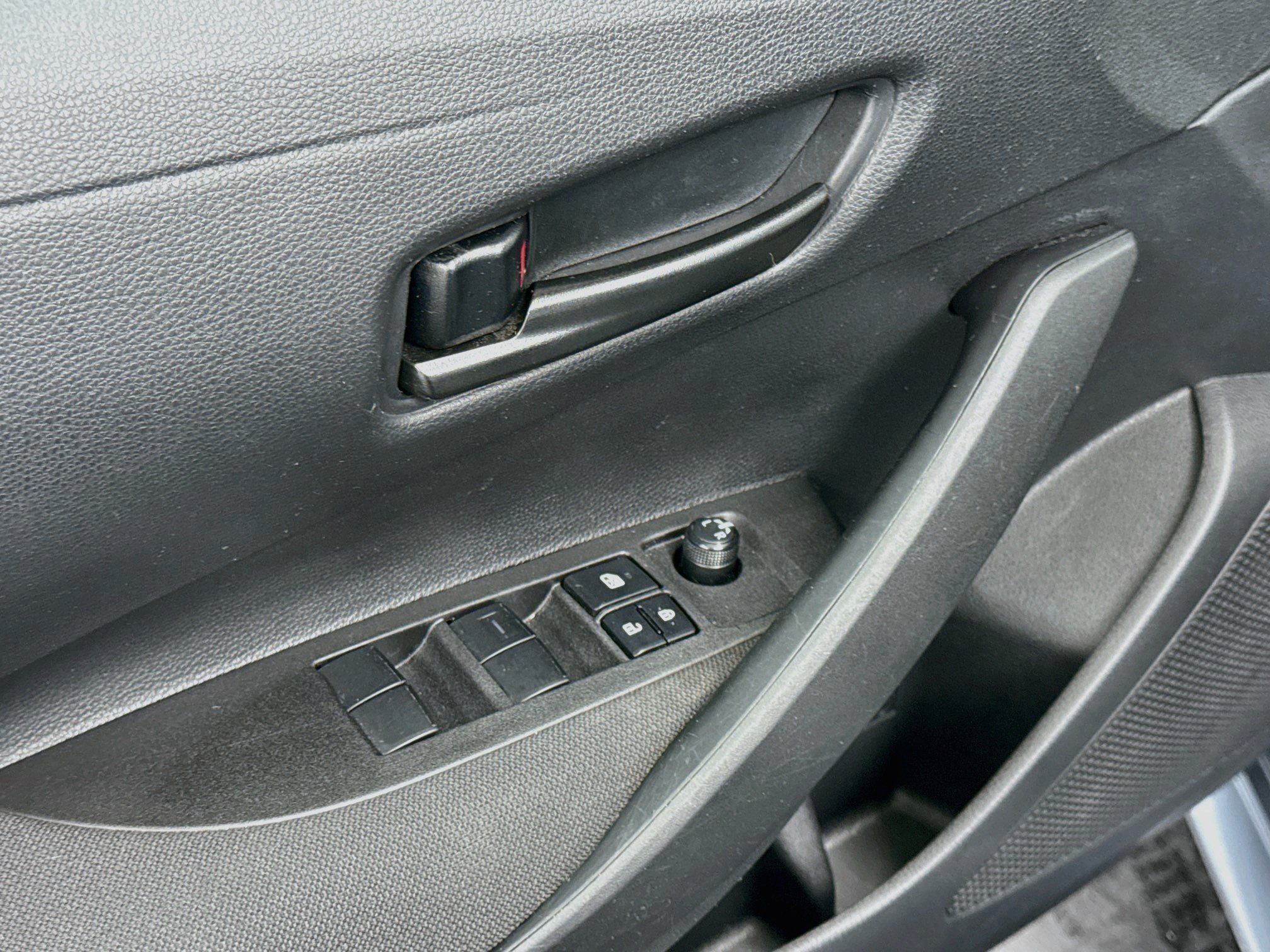 Used 2025 Toyota Corolla LE FWD image 15