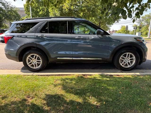 Used 2025 Ford Explorer Active AWD/4WD image 8